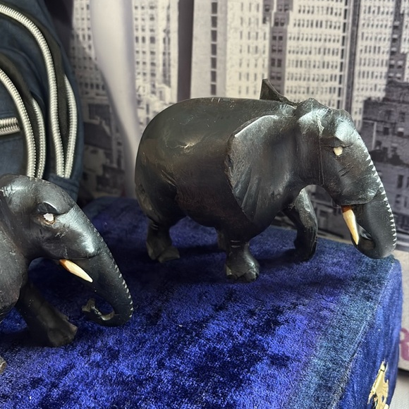 Wood Elephants,💖5” x 3.5 each and sling bag - Picture 2 of 5